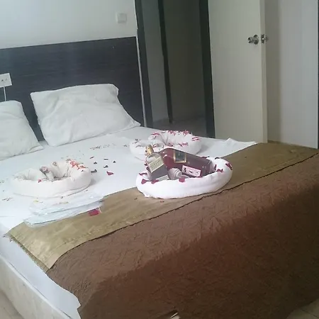 Ξενοδοχείο Lara Palace